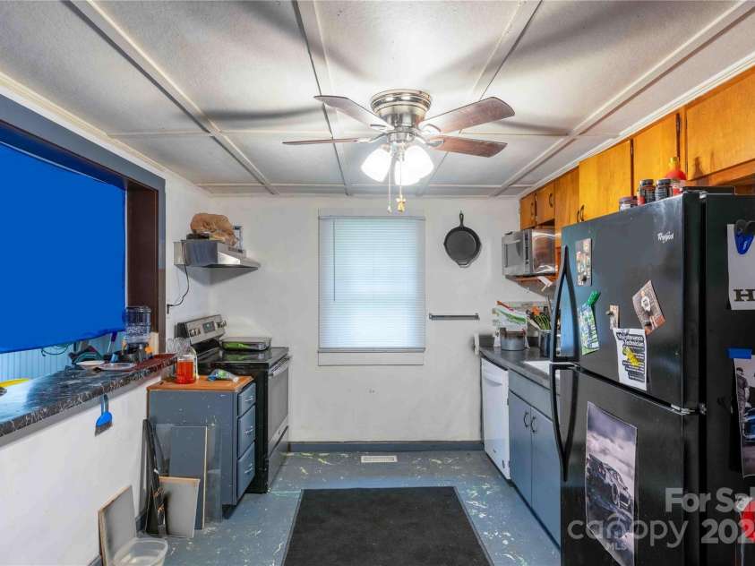 603 Halsbury Avenue, Hendersonville, NC 28791.  MLS# CAR4182028, YatesRealty ID 1543. 