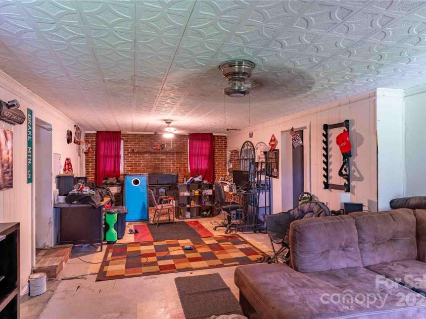 603 Halsbury Avenue, Hendersonville, NC 28791.  MLS# CAR4182028, YatesRealty ID 1543. 