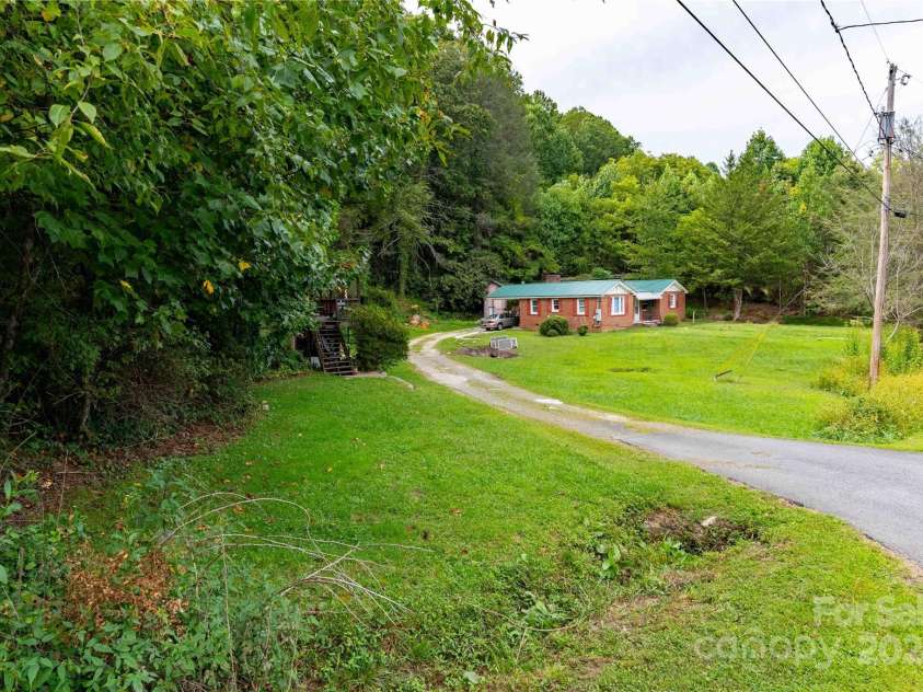 603 Halsbury Avenue, Hendersonville, NC 28791.  MLS# CAR4182028, YatesRealty ID 1543. 