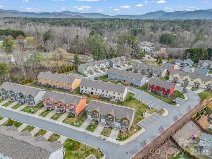 1106 Lynwood Forest Road, Arden, NC 28704.  MLS# CAR4359769, YatesRealty ID 15430. 
