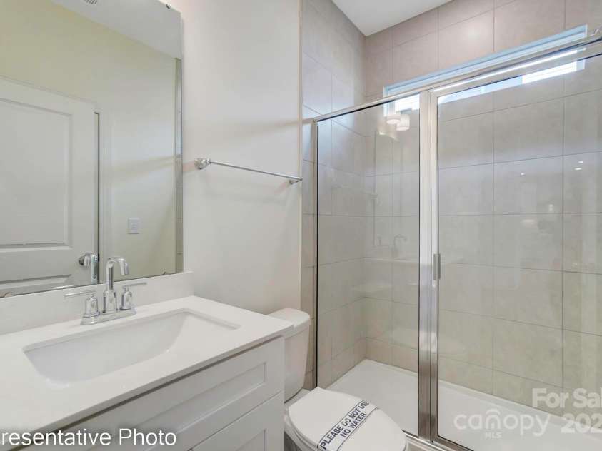 3242 Bozeman Court, Stanley, NC 28164.  MLS# CAR4250904, YatesRealty ID 15431. Guest Bath