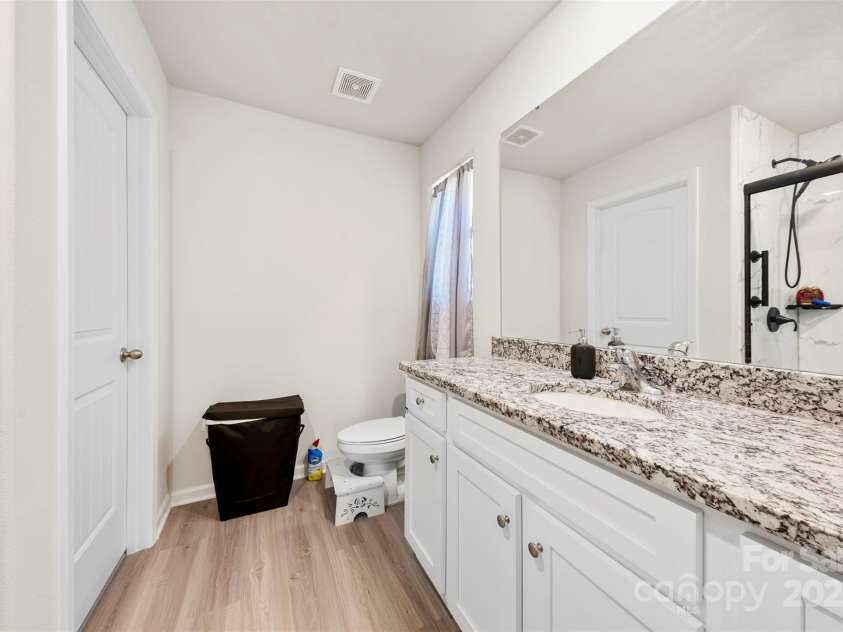 3118 Maple Ridge Drive, Gastonia, NC 28052.  MLS# CAR4243632, YatesRealty ID 15433. Bathroom