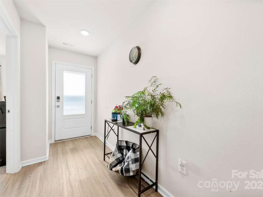 3118 Maple Ridge Drive, Gastonia, NC 28052.  MLS# CAR4243632, YatesRealty ID 15433. Hallway