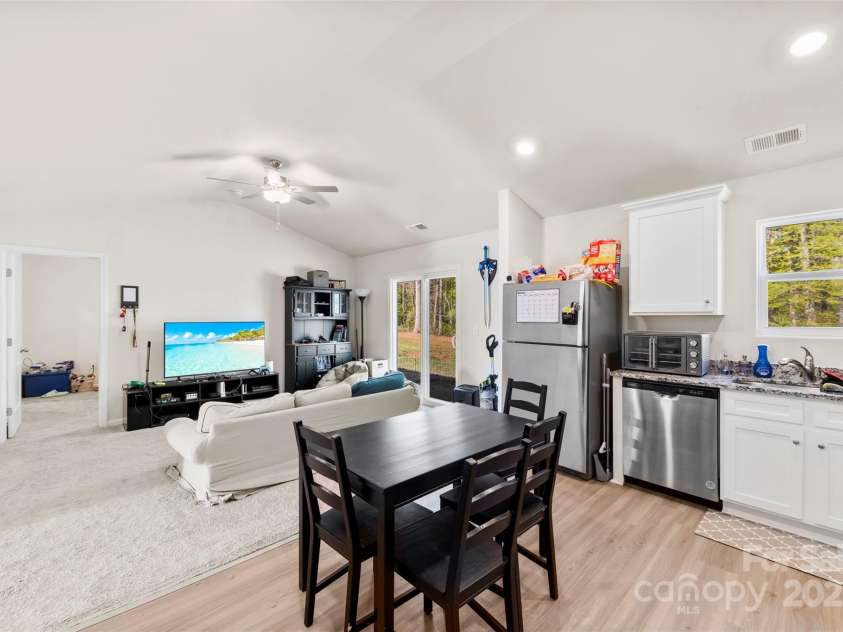 3118 Maple Ridge Drive, Gastonia, NC 28052.  MLS# CAR4243632, YatesRealty ID 15433. Kitchen