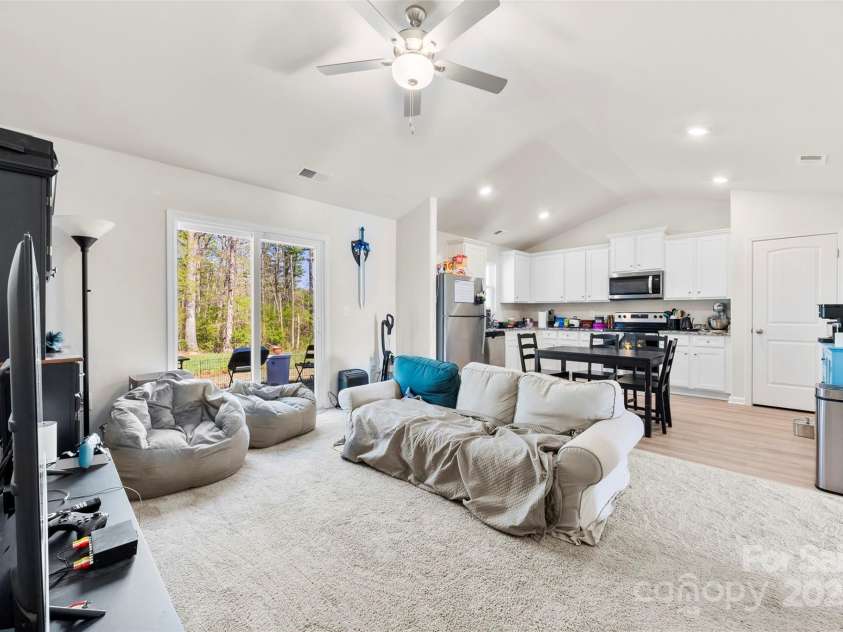 3118 Maple Ridge Drive, Gastonia, NC 28052.  MLS# CAR4243632, YatesRealty ID 15433. Living room