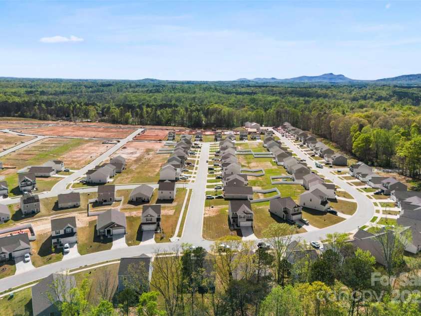 3118 Maple Ridge Drive, Gastonia, NC 28052.  MLS# CAR4243632, YatesRealty ID 15433. View of the neighborhood