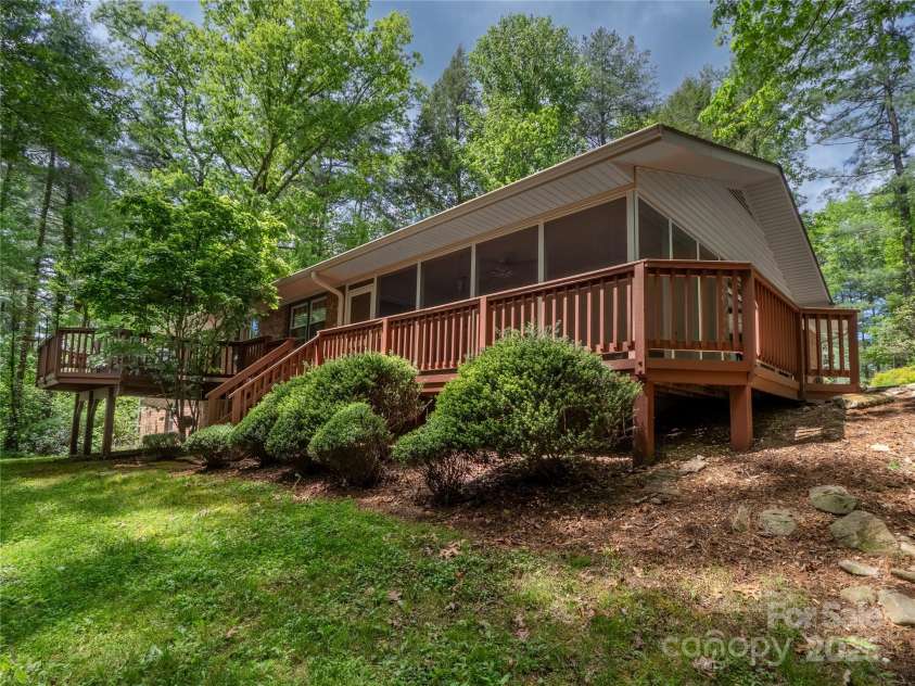 2622 Kanuga Pines Drive, Hendersonville, NC 28739.  MLS# CAR4255806, YatesRealty ID 15434. 
