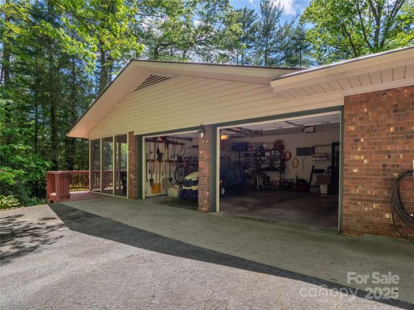 2622 Kanuga Pines Drive, Hendersonville, NC 28739.  MLS# CAR4255806, YatesRealty ID 15434. 