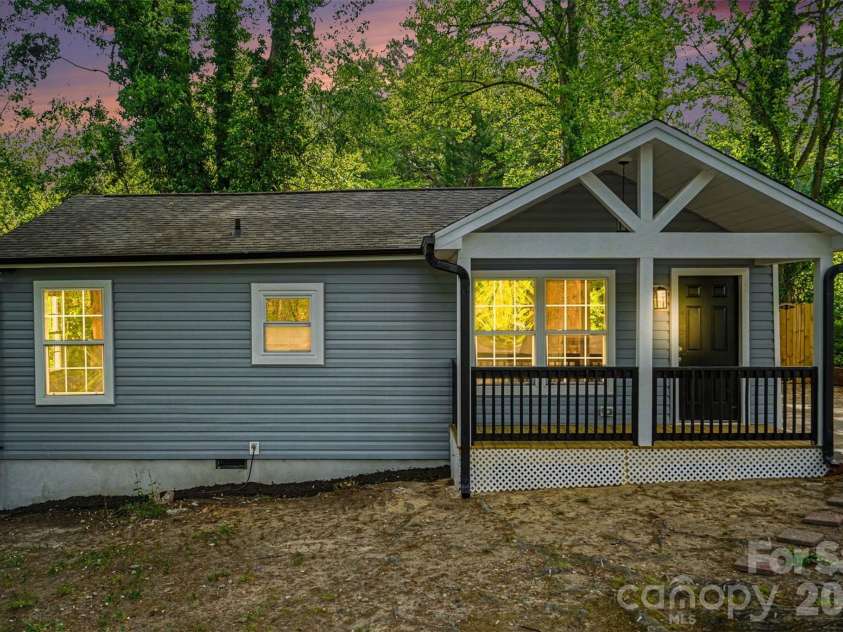 722 Weldon Street, Gastonia, NC 28052.  MLS# CAR4362397, YatesRealty ID 15435. 