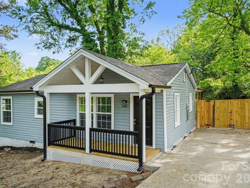 722 Weldon Street, Gastonia, NC 28052.  MLS# CAR4362397, YatesRealty ID 15435. 