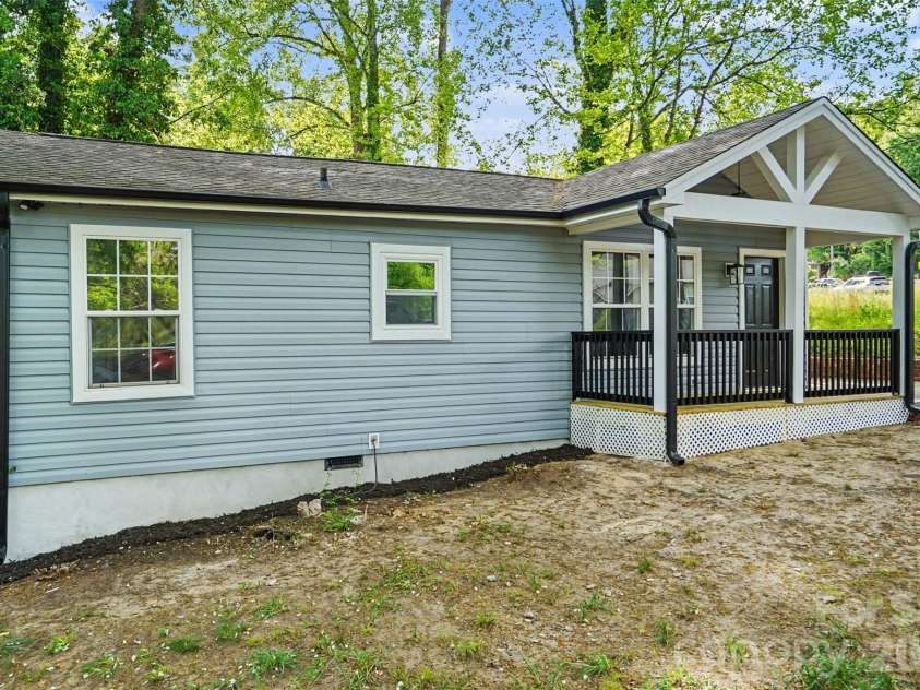 722 Weldon Street, Gastonia, NC 28052.  MLS# CAR4362397, YatesRealty ID 15435. 