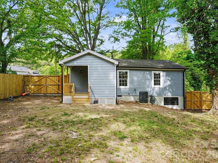 722 Weldon Street, Gastonia, NC 28052.  MLS# CAR4362397, YatesRealty ID 15435. 