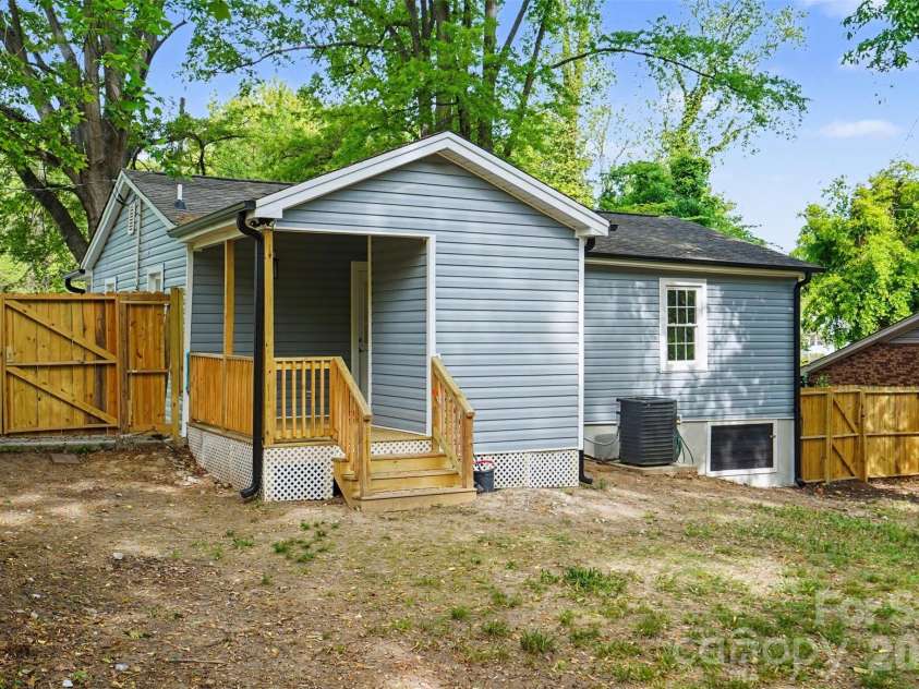 722 Weldon Street, Gastonia, NC 28052.  MLS# CAR4362397, YatesRealty ID 15435. 