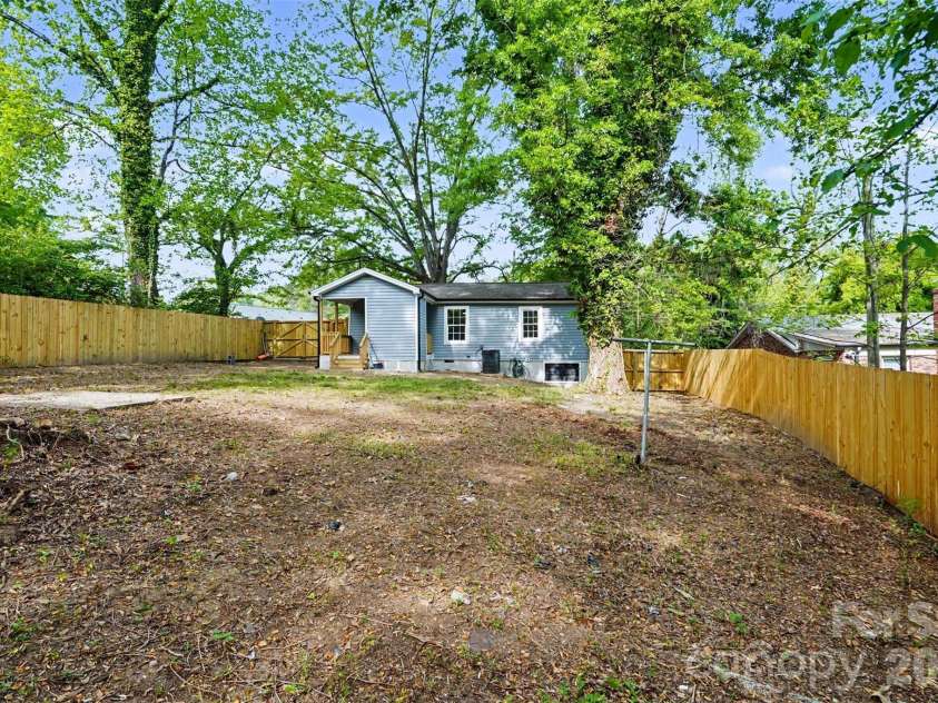 722 Weldon Street, Gastonia, NC 28052.  MLS# CAR4362397, YatesRealty ID 15435. 