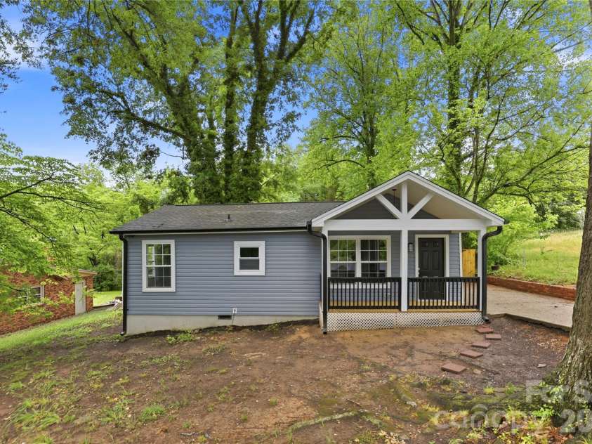 722 Weldon Street, Gastonia, NC 28052.  MLS# CAR4362397, YatesRealty ID 15435. 
