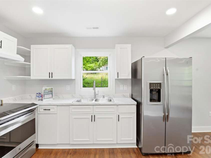 722 Weldon Street, Gastonia, NC 28052.  MLS# CAR4362397, YatesRealty ID 15435. 