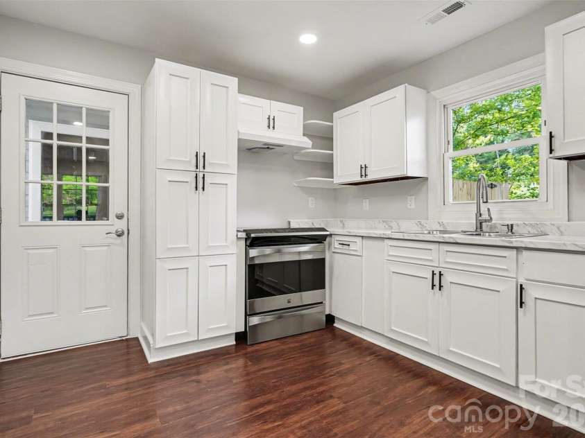 722 Weldon Street, Gastonia, NC 28052.  MLS# CAR4362397, YatesRealty ID 15435. Kitchen