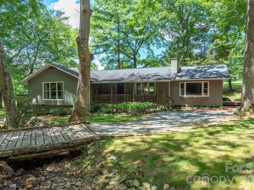 290 Patton Hill Road, Swannanoa, NC 28778.  MLS# CAR4362510, YatesRealty ID 15436. 
