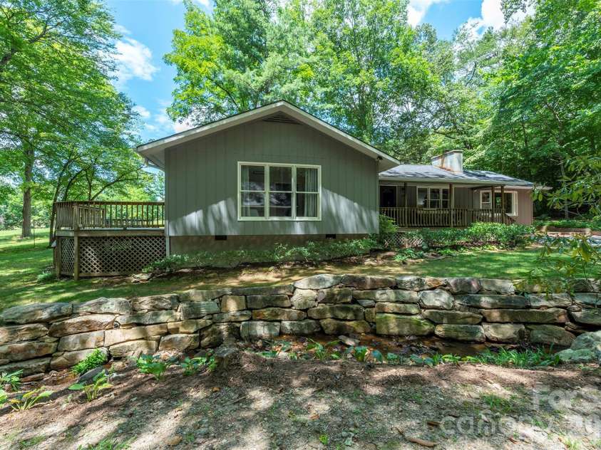 290 Patton Hill Road, Swannanoa, NC 28778.  MLS# CAR4362510, YatesRealty ID 15436. 