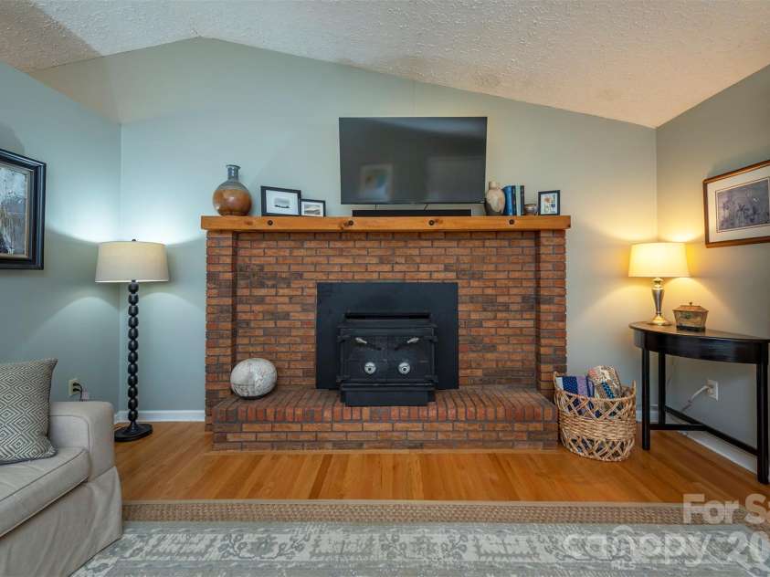 290 Patton Hill Road, Swannanoa, NC 28778.  MLS# CAR4362510, YatesRealty ID 15436. 