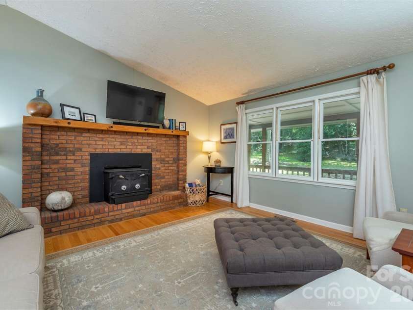 290 Patton Hill Road, Swannanoa, NC 28778.  MLS# CAR4362510, YatesRealty ID 15436. 