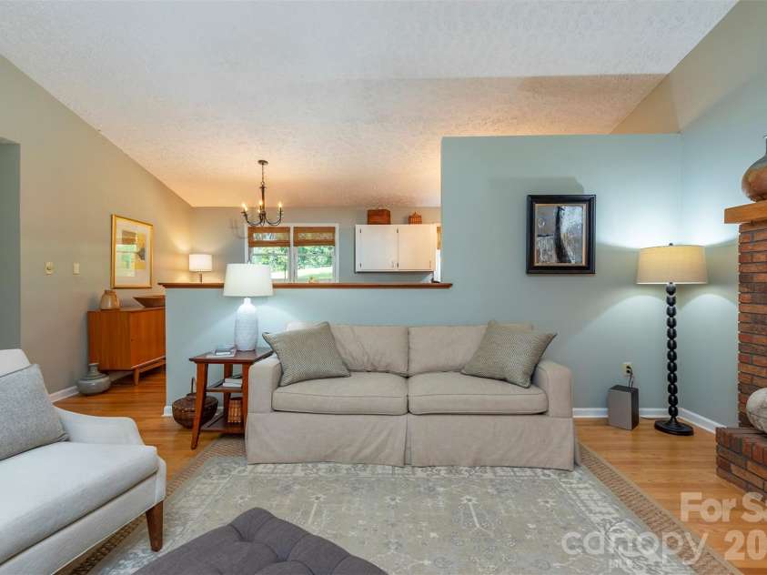 290 Patton Hill Road, Swannanoa, NC 28778.  MLS# CAR4362510, YatesRealty ID 15436. 