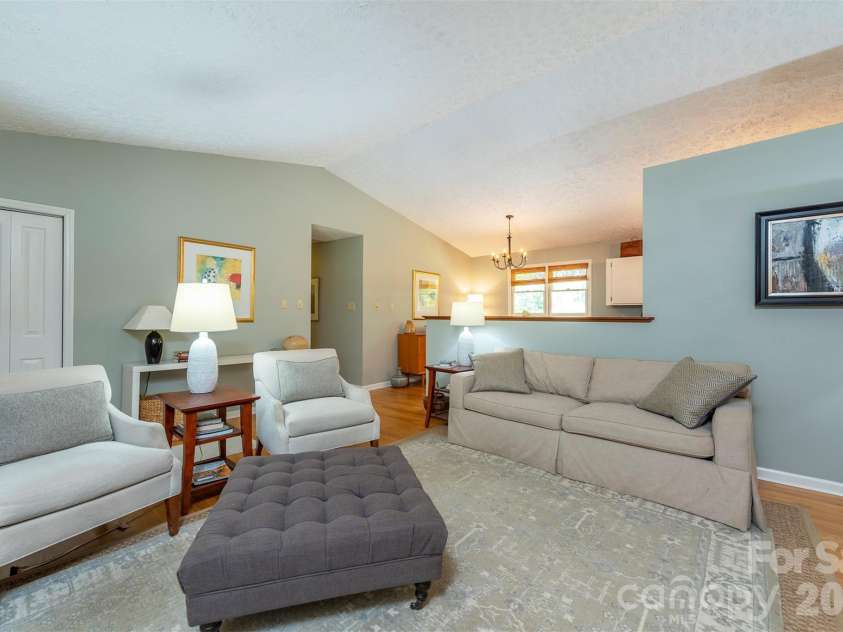 290 Patton Hill Road, Swannanoa, NC 28778.  MLS# CAR4362510, YatesRealty ID 15436. 