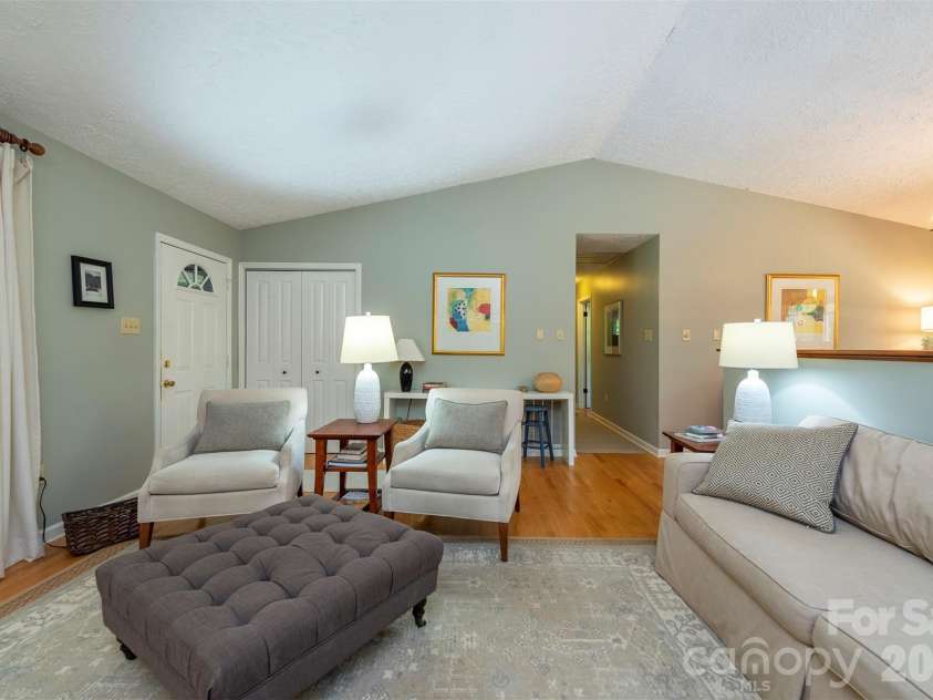 290 Patton Hill Road, Swannanoa, NC 28778.  MLS# CAR4362510, YatesRealty ID 15436. 