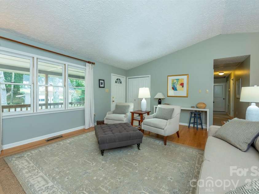 290 Patton Hill Road, Swannanoa, NC 28778.  MLS# CAR4362510, YatesRealty ID 15436. 