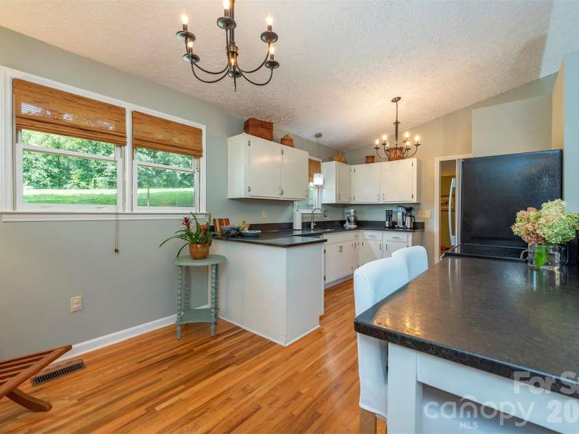 290 Patton Hill Road, Swannanoa, NC 28778.  MLS# CAR4362510, YatesRealty ID 15436. 