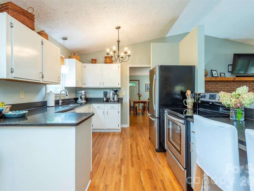 290 Patton Hill Road, Swannanoa, NC 28778.  MLS# CAR4362510, YatesRealty ID 15436. 