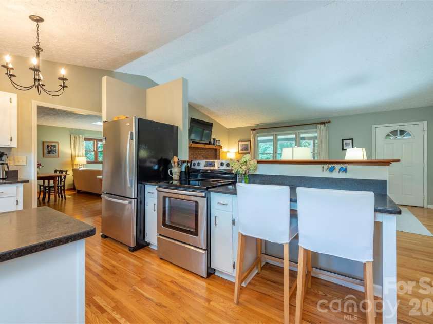 290 Patton Hill Road, Swannanoa, NC 28778.  MLS# CAR4362510, YatesRealty ID 15436. 