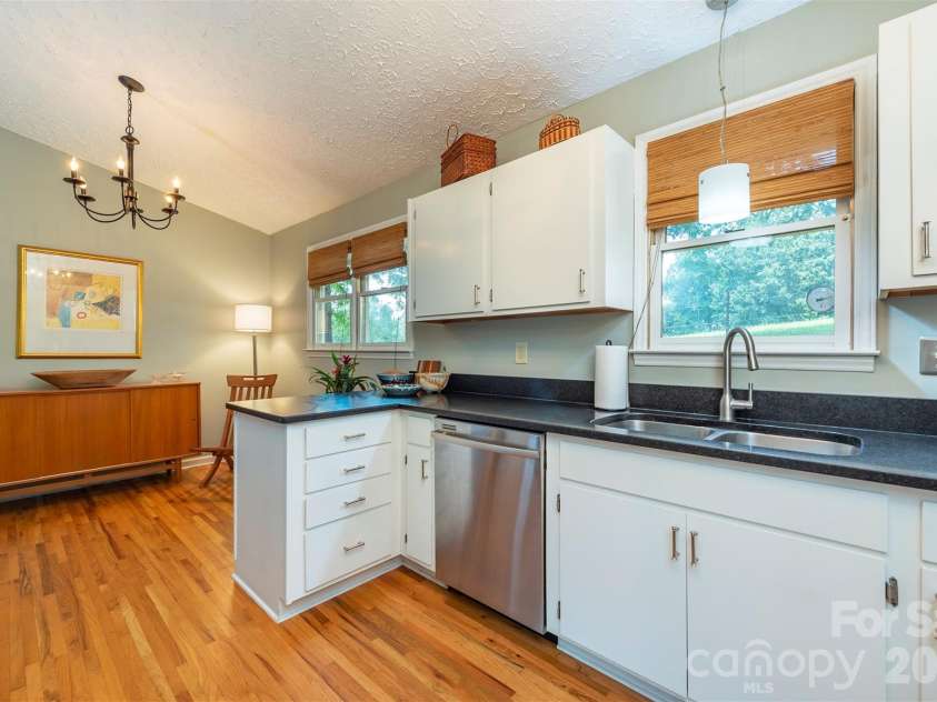290 Patton Hill Road, Swannanoa, NC 28778.  MLS# CAR4362510, YatesRealty ID 15436. 