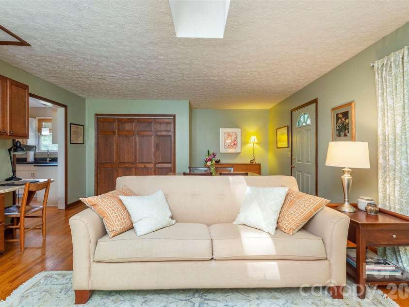 290 Patton Hill Road, Swannanoa, NC 28778.  MLS# CAR4362510, YatesRealty ID 15436. 