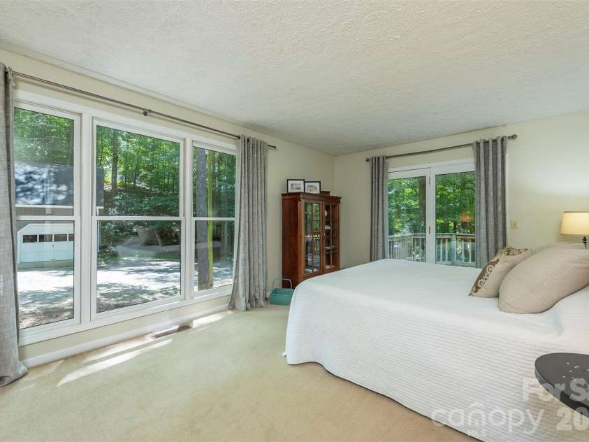 290 Patton Hill Road, Swannanoa, NC 28778.  MLS# CAR4362510, YatesRealty ID 15436. 