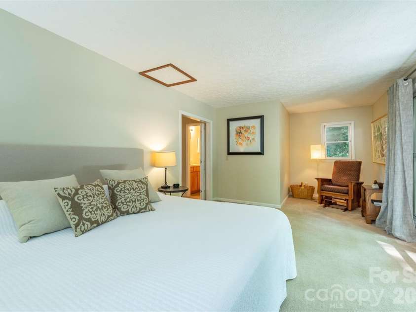 290 Patton Hill Road, Swannanoa, NC 28778.  MLS# CAR4362510, YatesRealty ID 15436. 