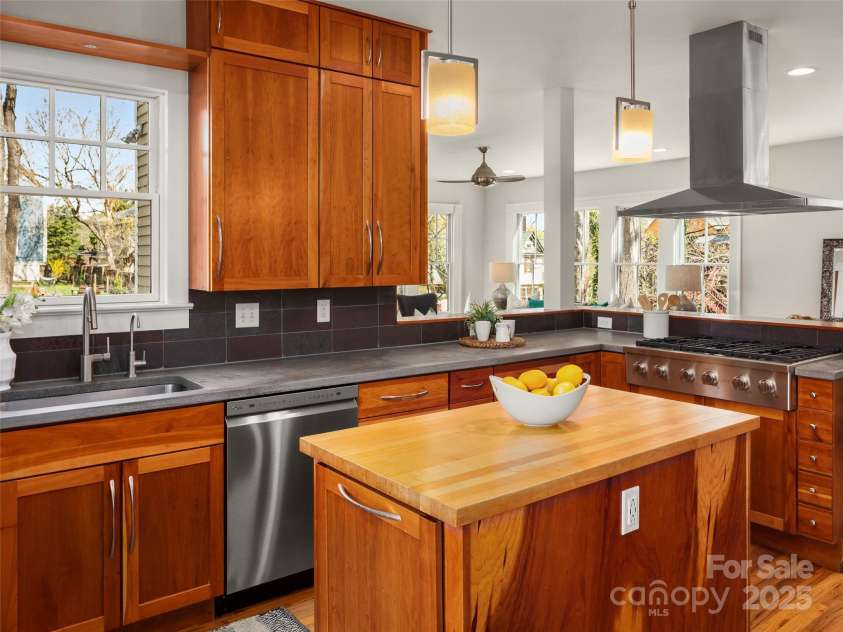 26 Bearden Avenue, Asheville, NC 28801.  MLS# CAR4242128, YatesRealty ID 15437. 