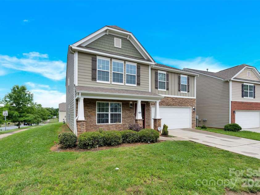 12217 Dearview Lane, Charlotte, NC 28269.  MLS# CAR4257509, YatesRealty ID 15439. 
