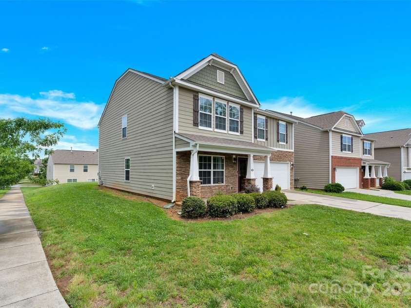 12217 Dearview Lane, Charlotte, NC 28269.  MLS# CAR4257509, YatesRealty ID 15439. 