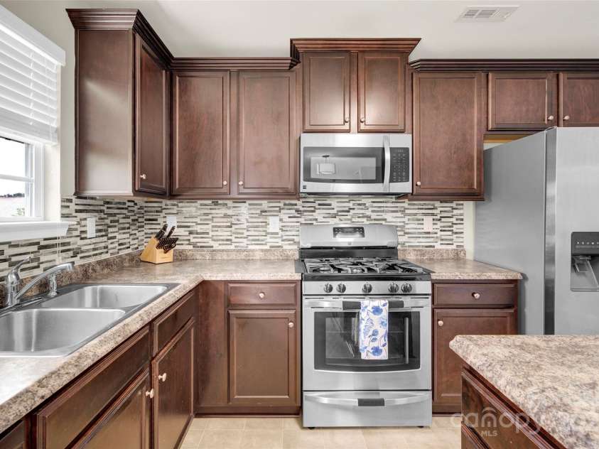 12217 Dearview Lane, Charlotte, NC 28269.  MLS# CAR4257509, YatesRealty ID 15439. 