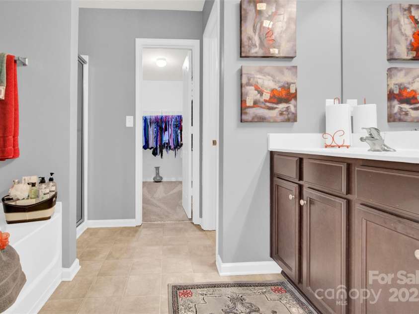 12217 Dearview Lane, Charlotte, NC 28269.  MLS# CAR4257509, YatesRealty ID 15439. 