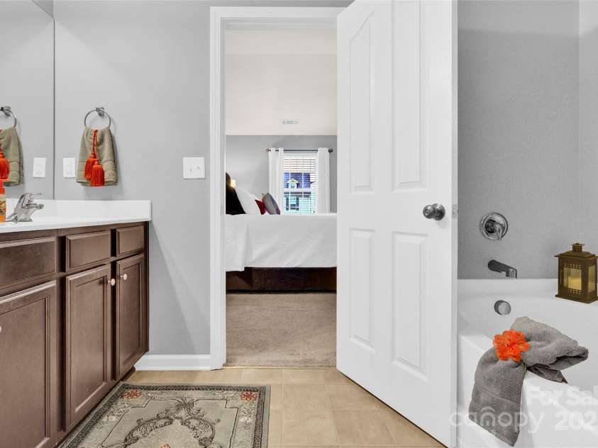 12217 Dearview Lane, Charlotte, NC 28269.  MLS# CAR4257509, YatesRealty ID 15439. 