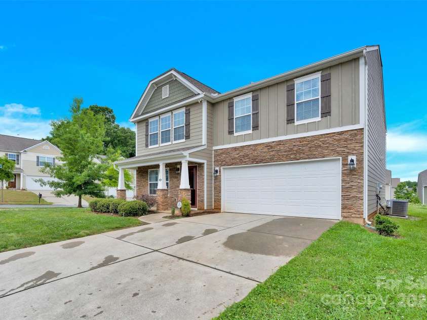 12217 Dearview Lane, Charlotte, NC 28269.  MLS# CAR4257509, YatesRealty ID 15439. 