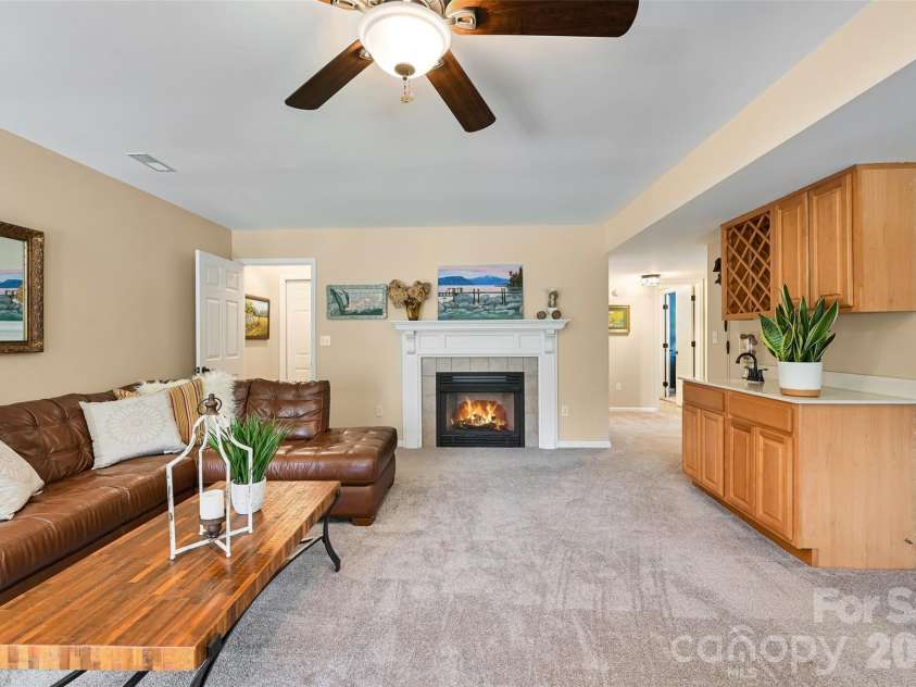 94 Squirrel Trail, Hendersonville, NC 28791.  MLS# CAR4362802, YatesRealty ID 15439. 