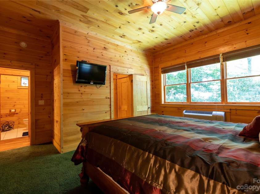 120 Brookwood Lane, Burnsville, NC 28714.  MLS# CAR4047789, YatesRealty ID 1544. 