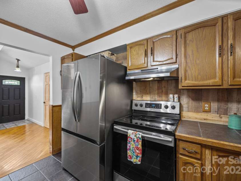 263 Morgan Branch Road, Leicester, NC 28748.  MLS# CAR4316347, YatesRealty ID 1544. 