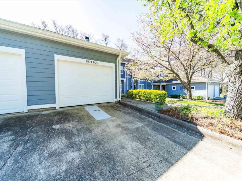 18758 Silver Quay Drive, Cornelius, NC 28031.  MLS# CAR4238668, YatesRealty ID 15441. 1-Car Garage