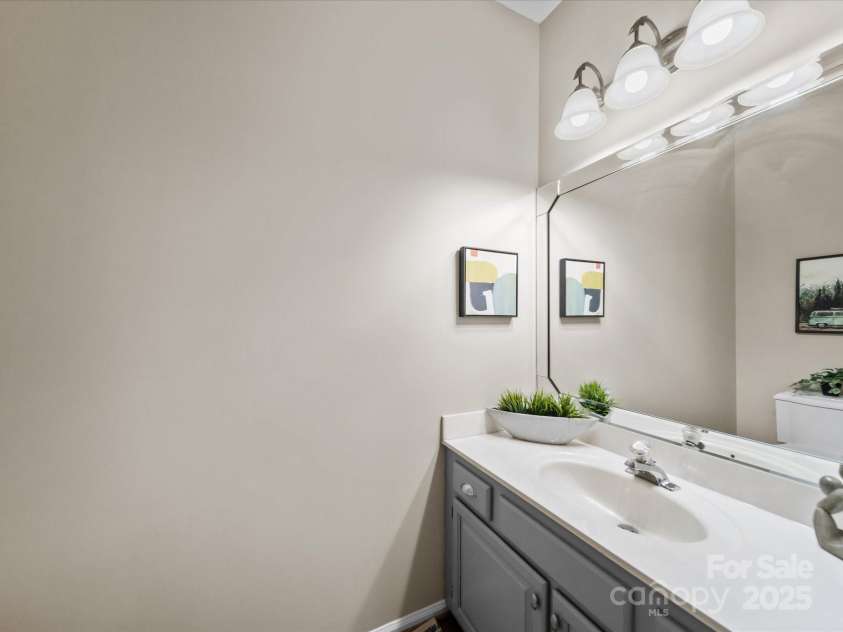 18758 Silver Quay Drive, Cornelius, NC 28031.  MLS# CAR4238668, YatesRealty ID 15441. First Floor Half Bath