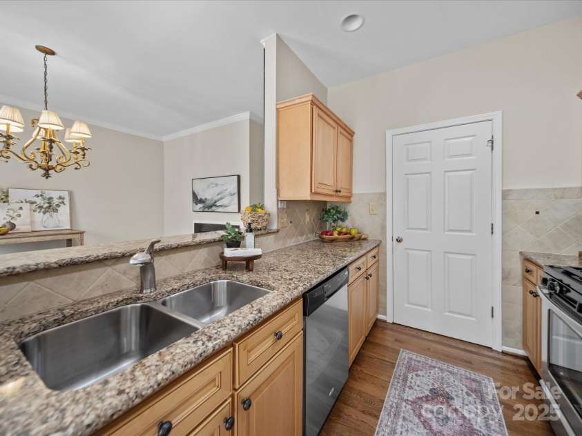 18758 Silver Quay Drive, Cornelius, NC 28031.  MLS# CAR4238668, YatesRealty ID 15441. Kitchen