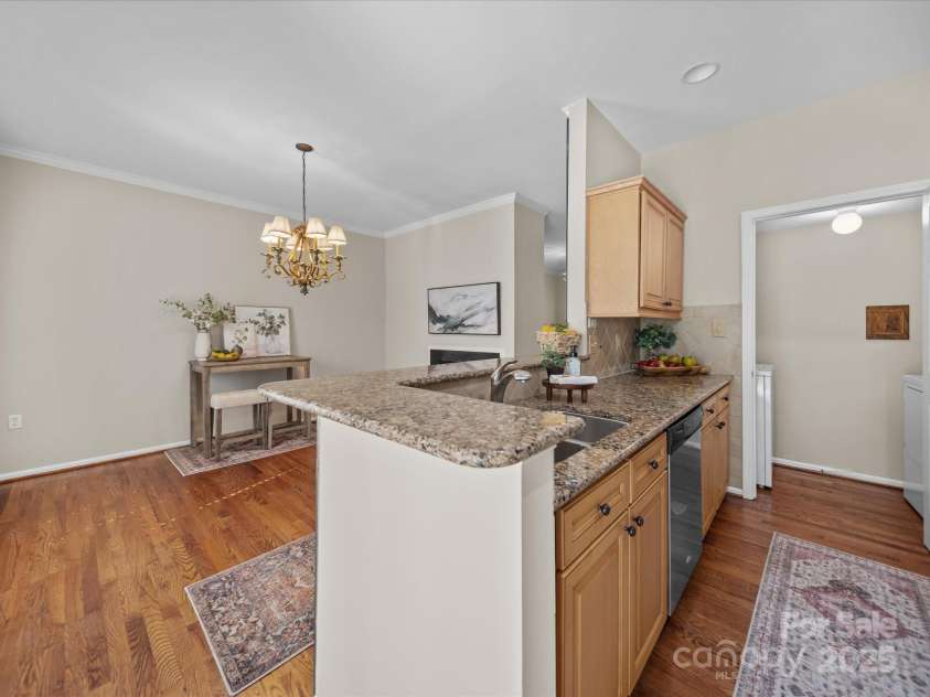 18758 Silver Quay Drive, Cornelius, NC 28031.  MLS# CAR4238668, YatesRealty ID 15441. Kitchen Breakfast Bar